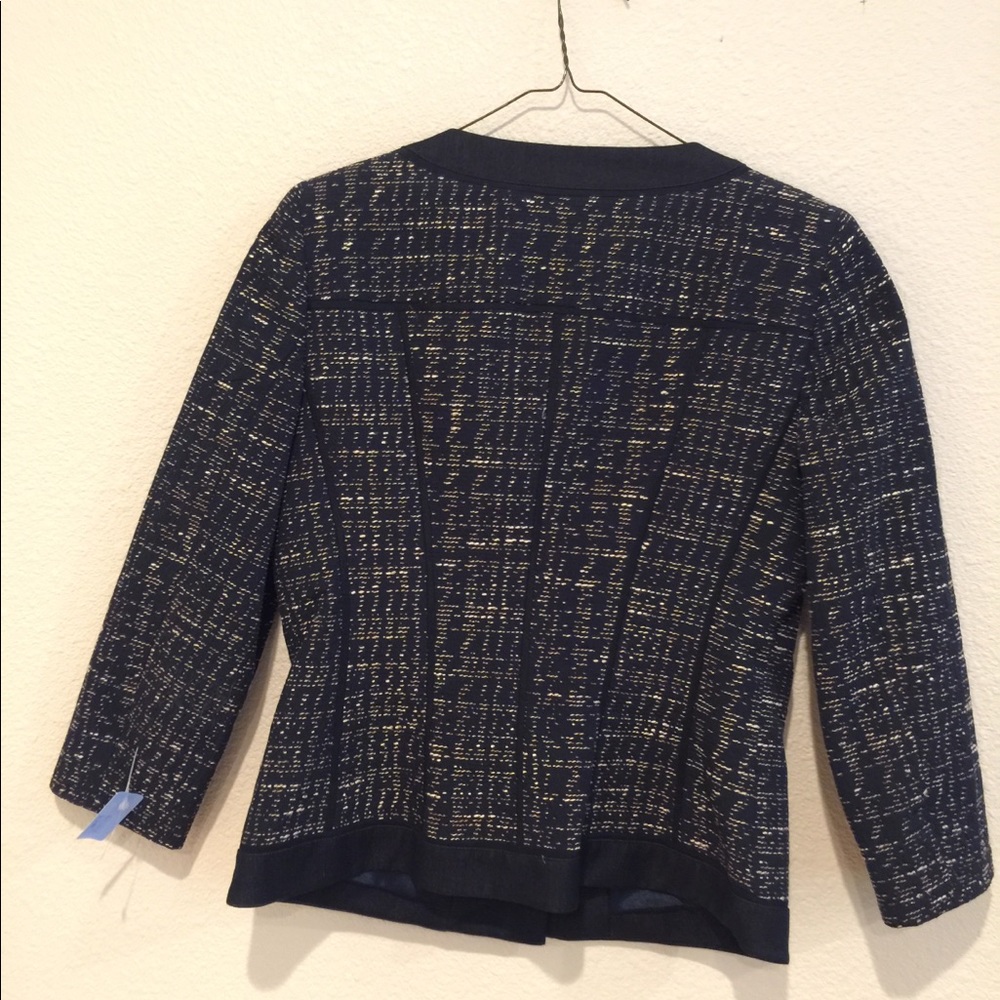 Tahari - Picture 4 of 4
